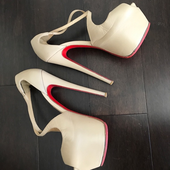 Christian Louboutin crisscross platform heels - Picture 4 of 4